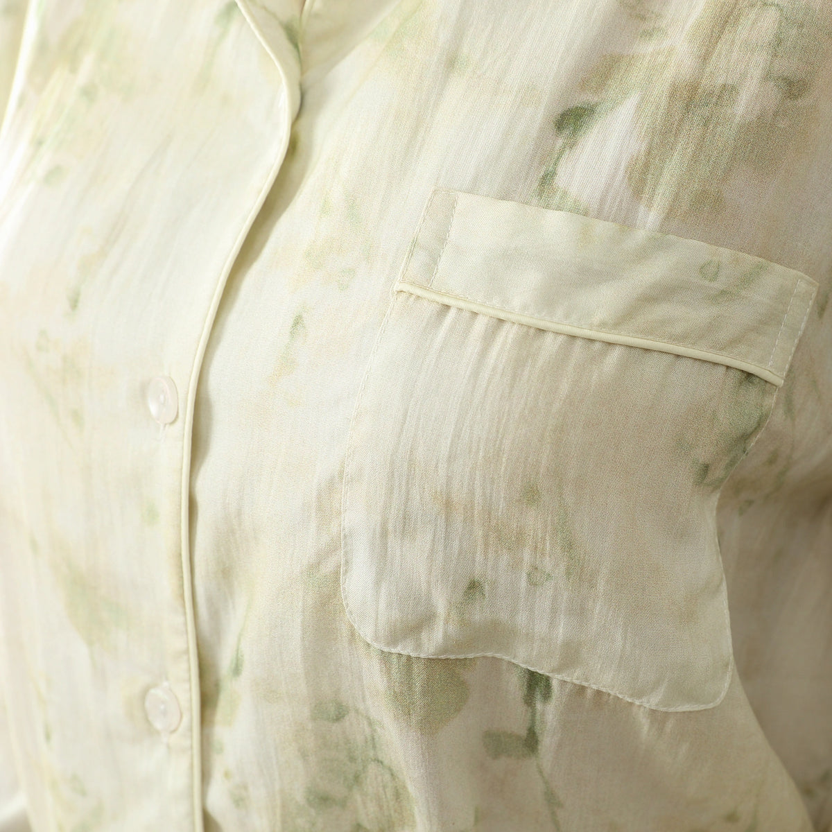 بيجاما مزينة بالزهور للنساء