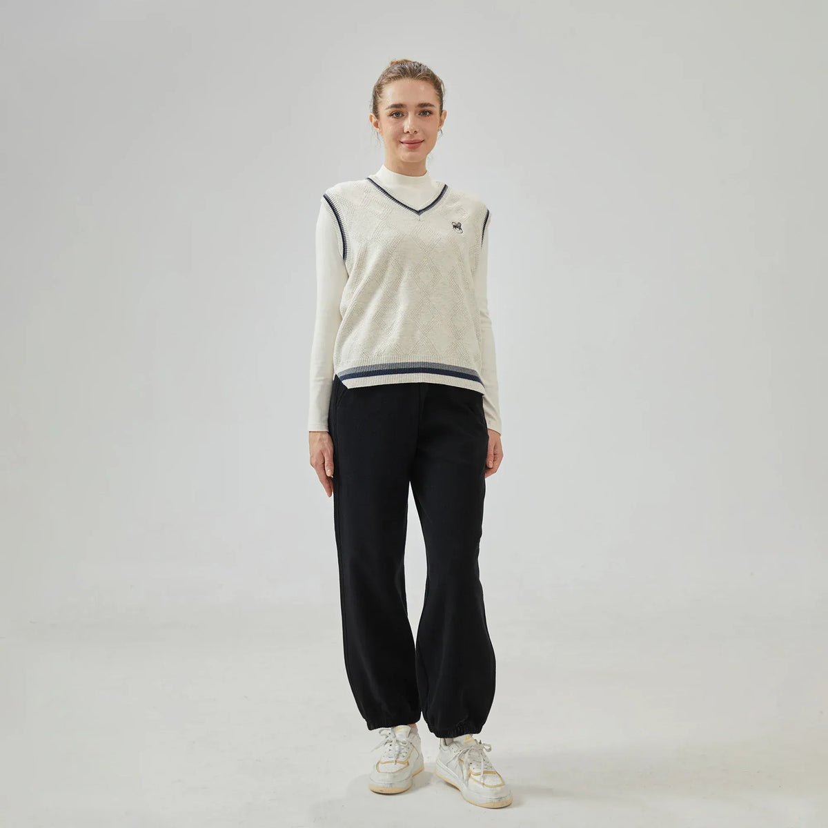 Ankle-Tied Mid-Wiast Embroidery Pants for Women Image