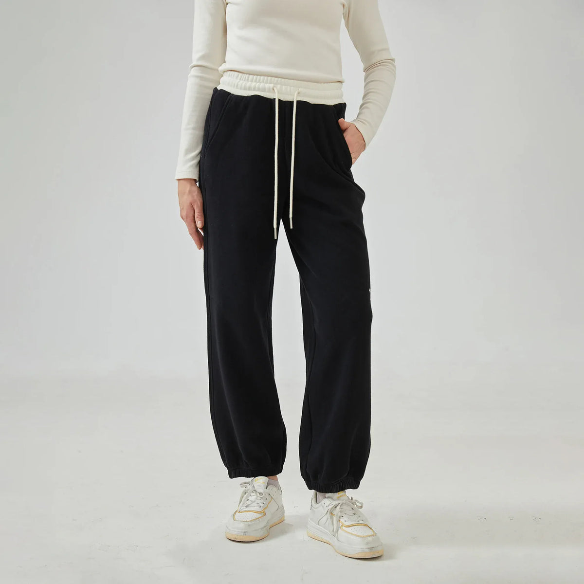 Ankle-Tied Mid-Wiast Embroidery Pants for Women Image