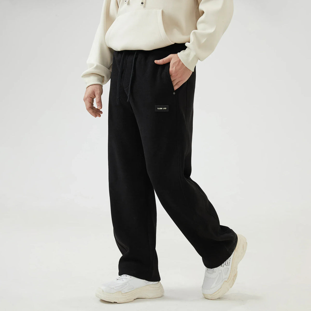 Black Baggy Mid-Wiast Badge Pants for Men Image