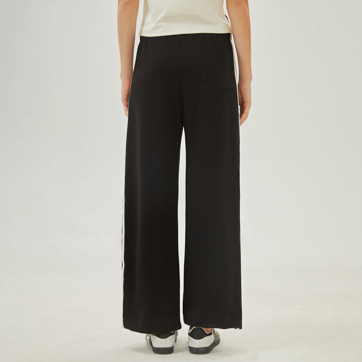 بنطال مطرز كاجوال للنساء