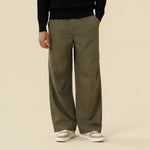 بنطال مزين ببادج للرجال