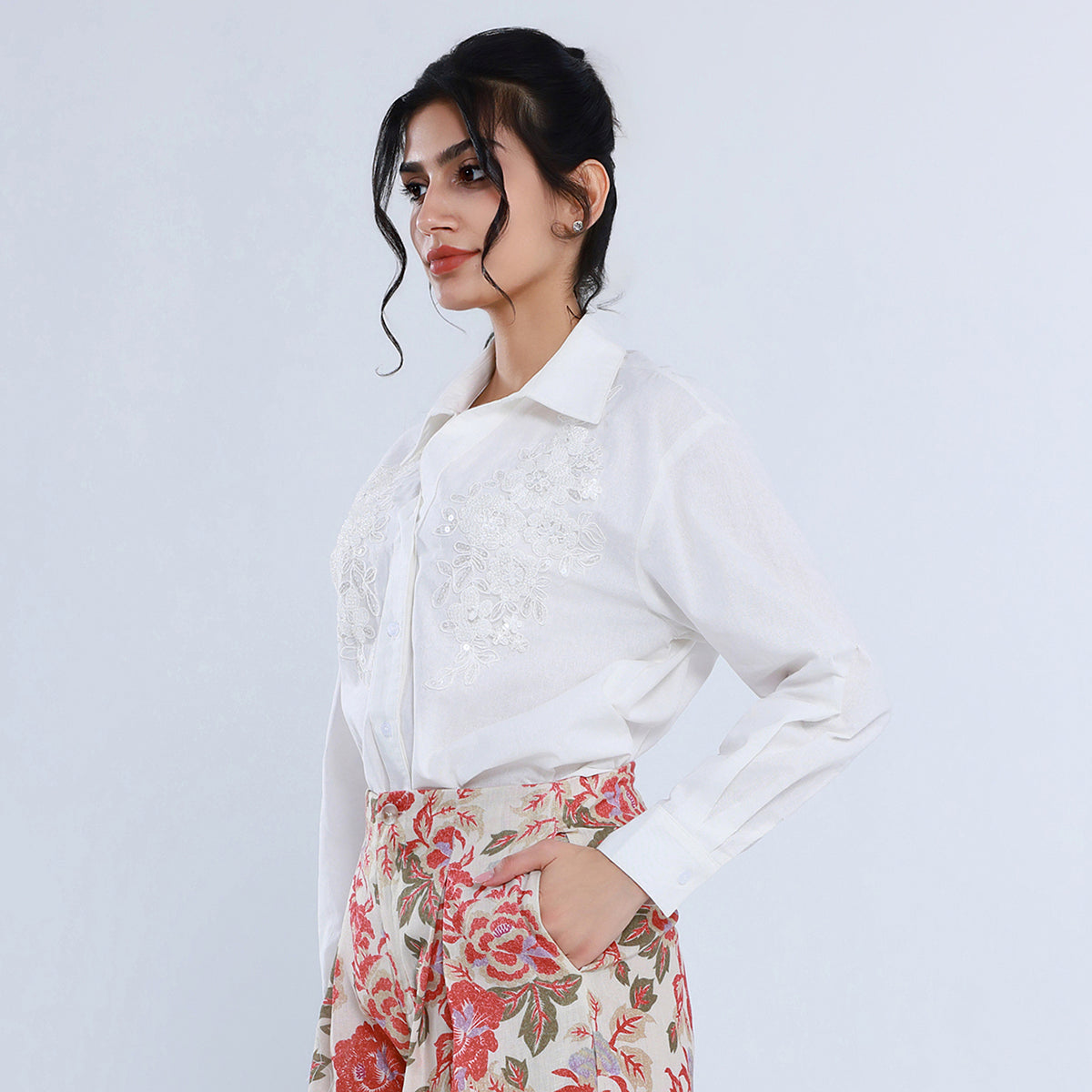 قميص كاجوال مزين بنمط الزهور للنساء