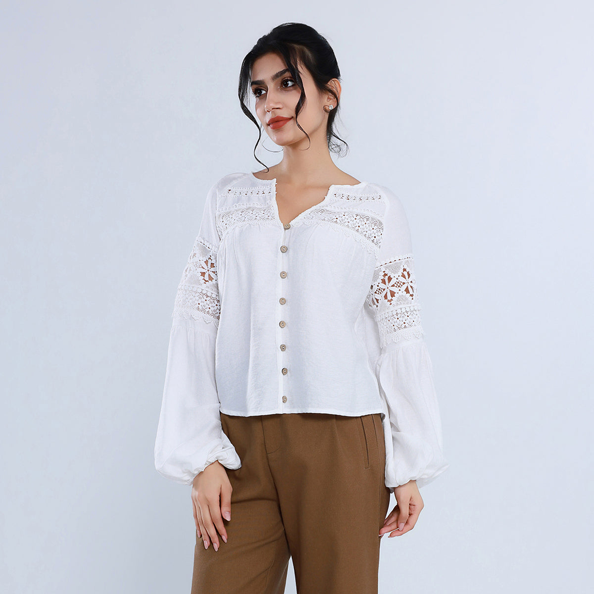 قميص كاجوال مزين بدانتيل للنساء