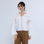 قميص كاجوال مزين بدانتيل للنساء