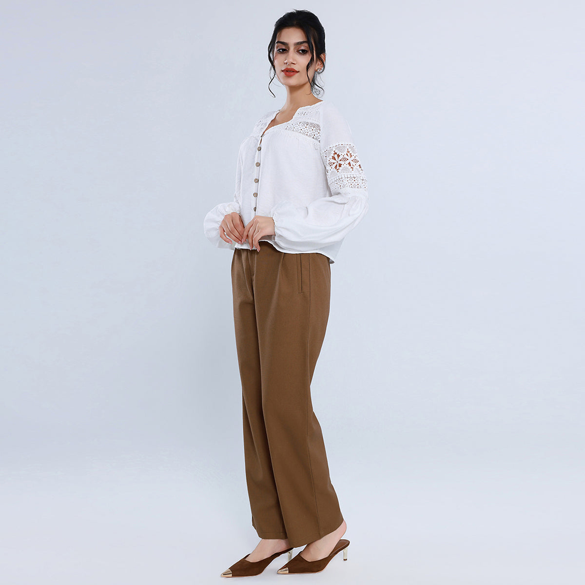 قميص كاجوال مزين بدانتيل للنساء