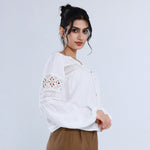 قميص كاجوال مزين بدانتيل للنساء