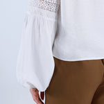 قميص كاجوال مزين بدانتيل للنساء