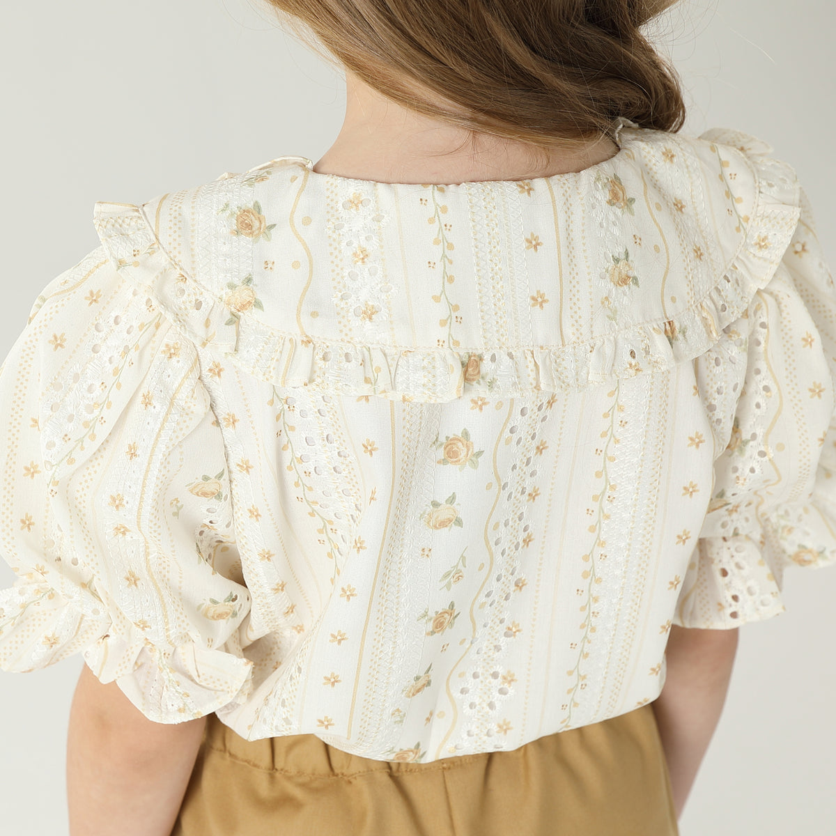 قميص مزين بنمط الزهور للبنات