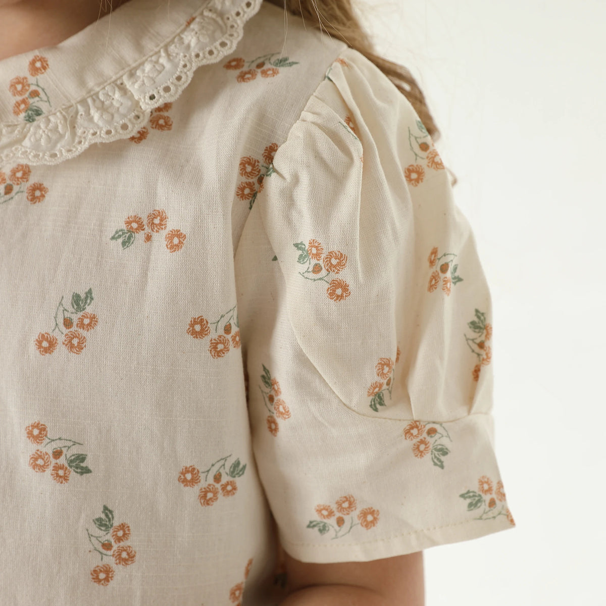 قميص بنمط الزهور للبنات