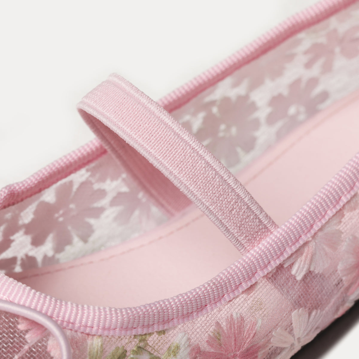 حذاء عصري للبنات