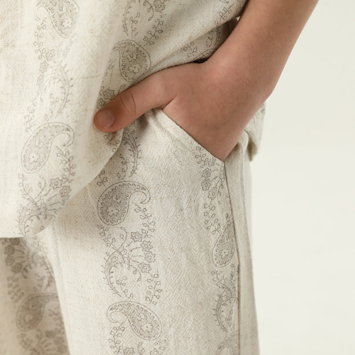 شورت كاجوال مزين بطباعة للأولاد