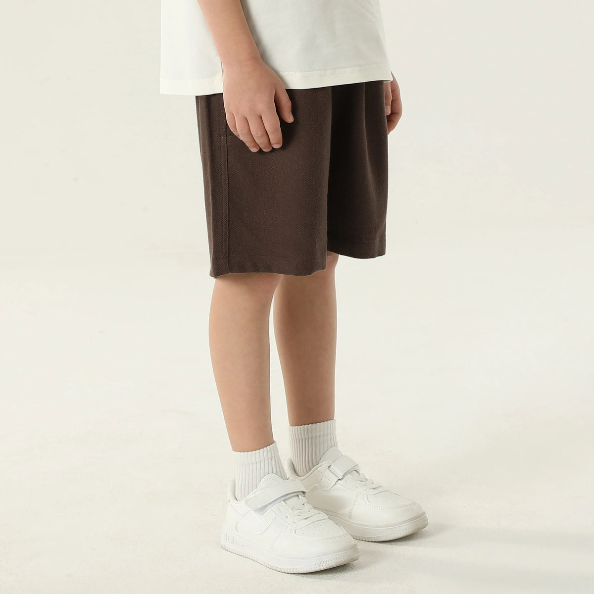 شورت مزين بشارة للأولاد