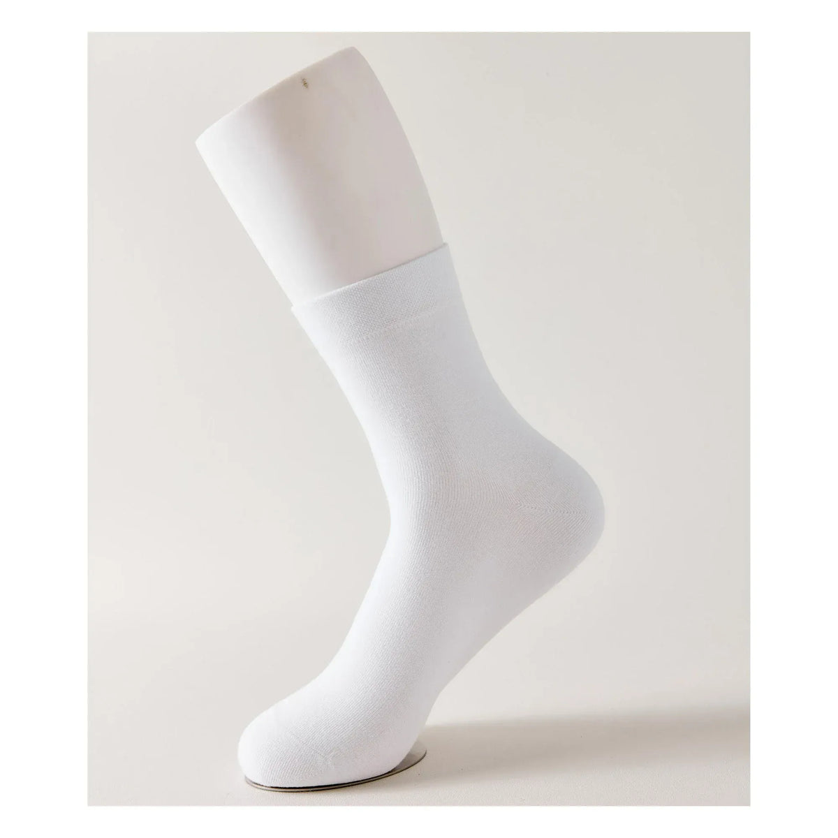 39-44 White Socks for Men Image