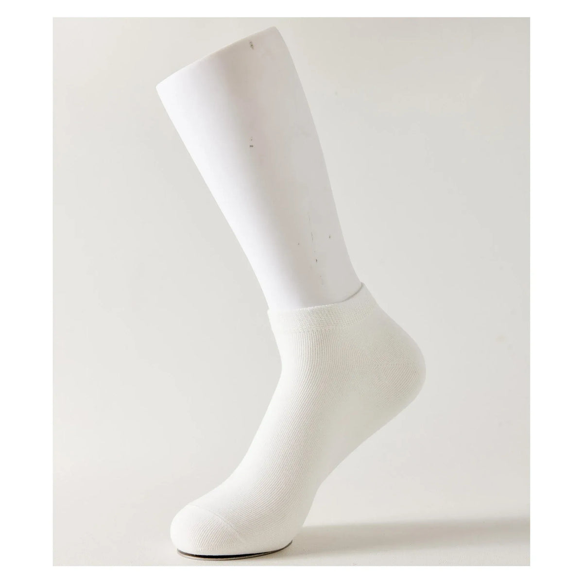 39-44 White Socks for Men Image