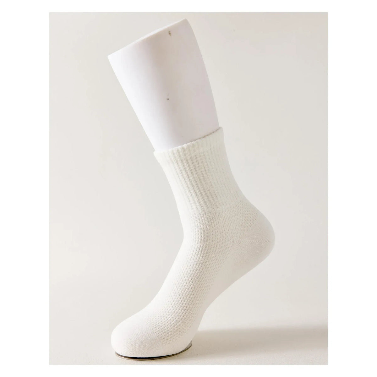 39-44 White Socks for Men Image