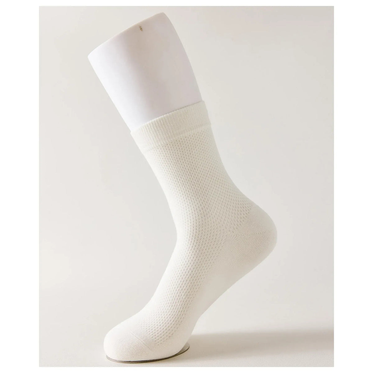 39-44 White Socks for Men Image