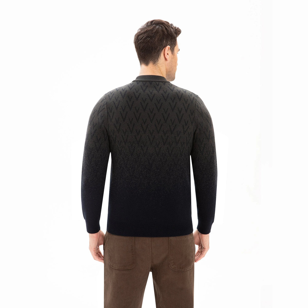 Elegant Classic Sweater for Men Image