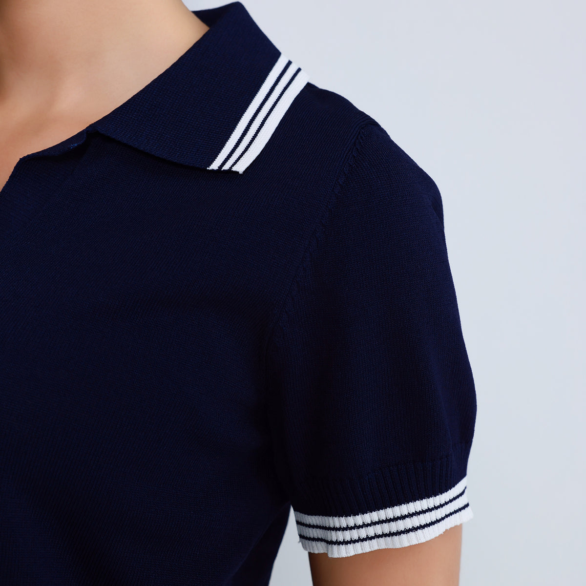 سويتر مطرز عصري للنساء