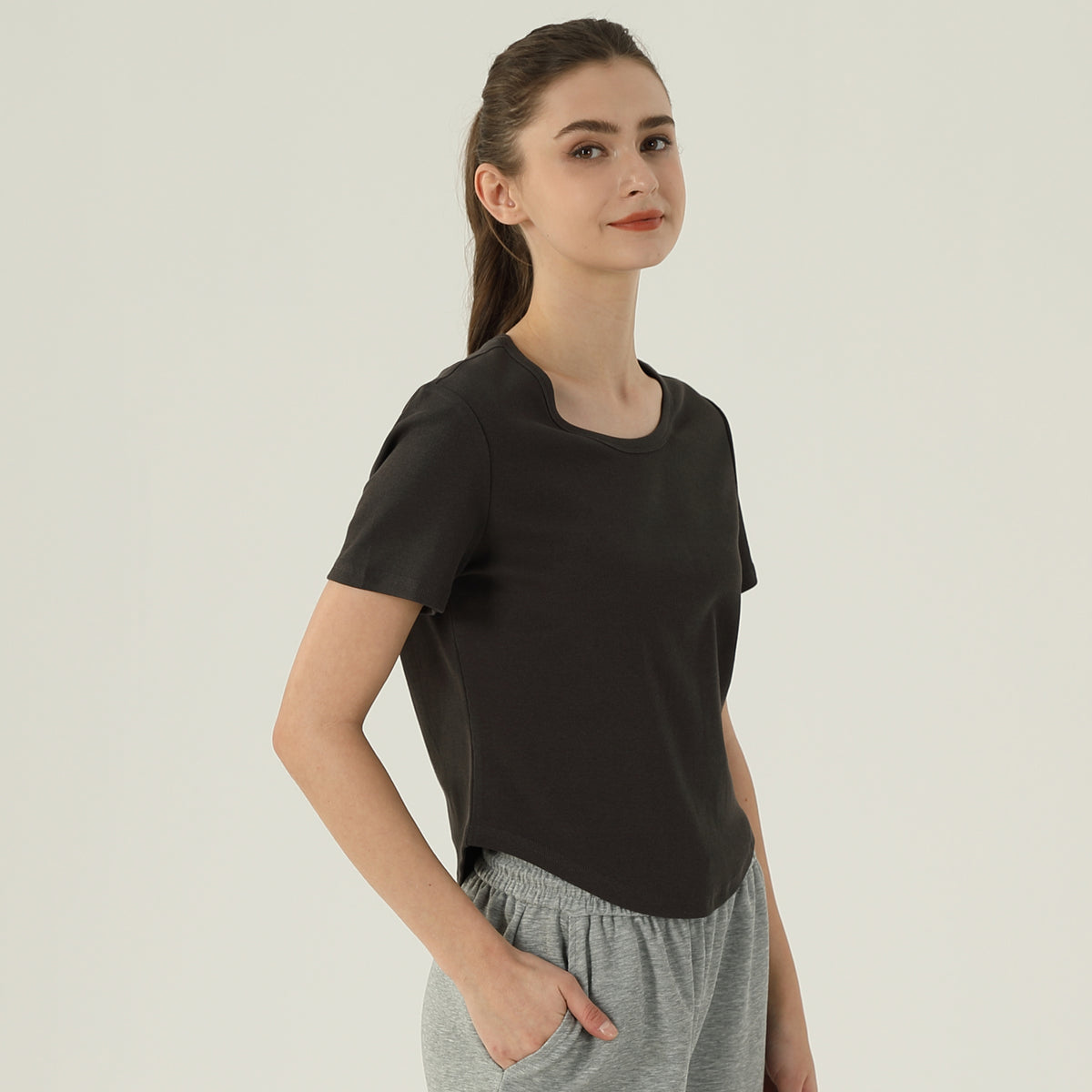 تيشيرت ساده للنساء