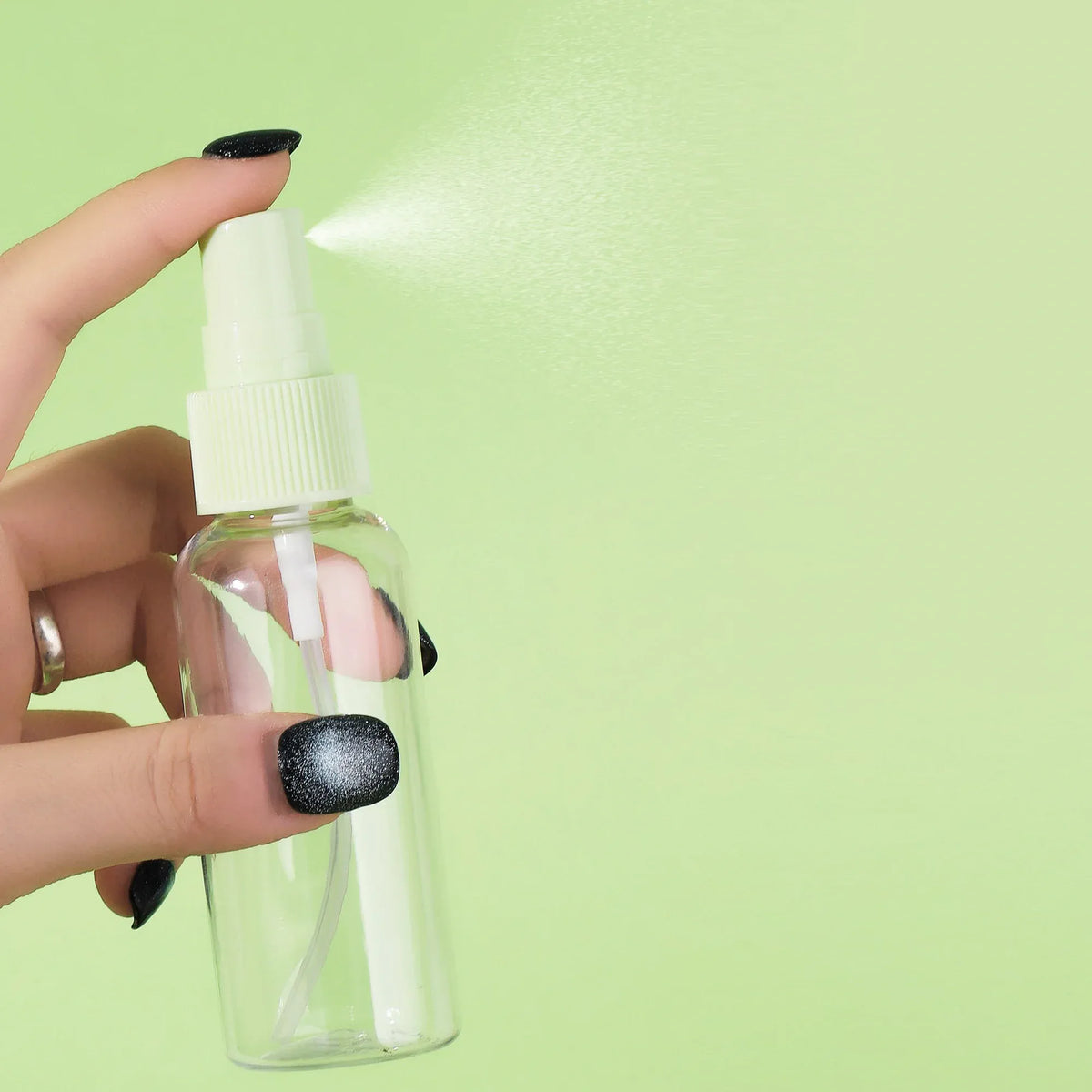 Travelling Bottle Set for Women Image