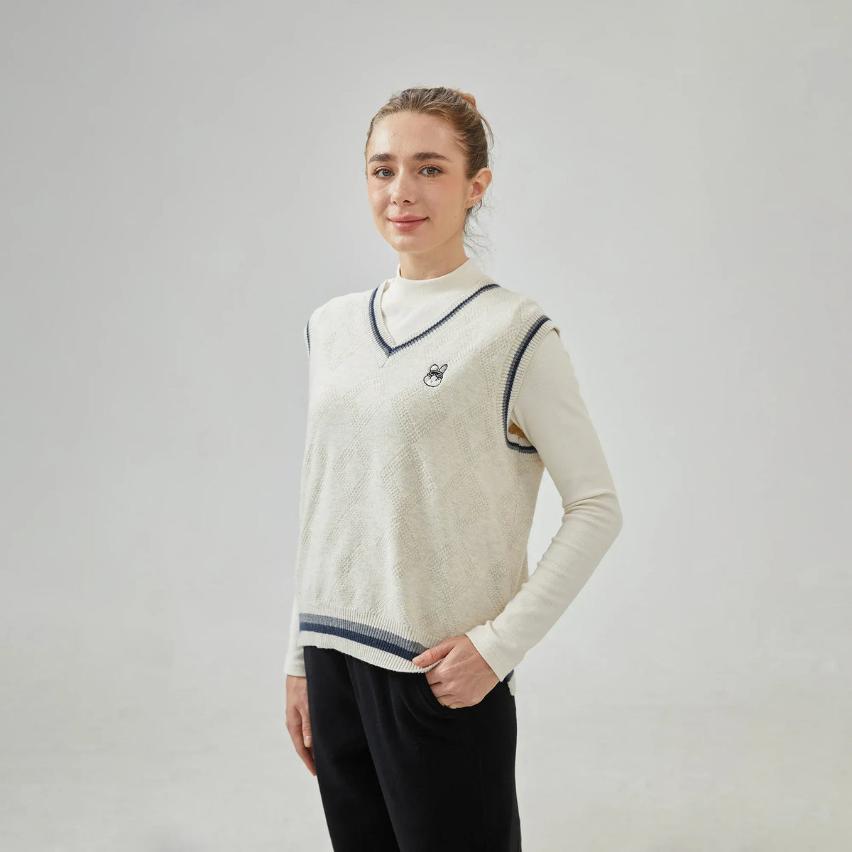 Embroidery Regular Sleevless Waistcoat with V-Neck for Women Image