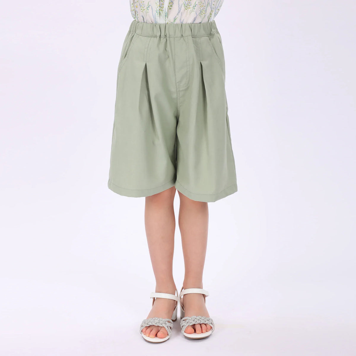 Bean Green Plain Shorts for Girls Image