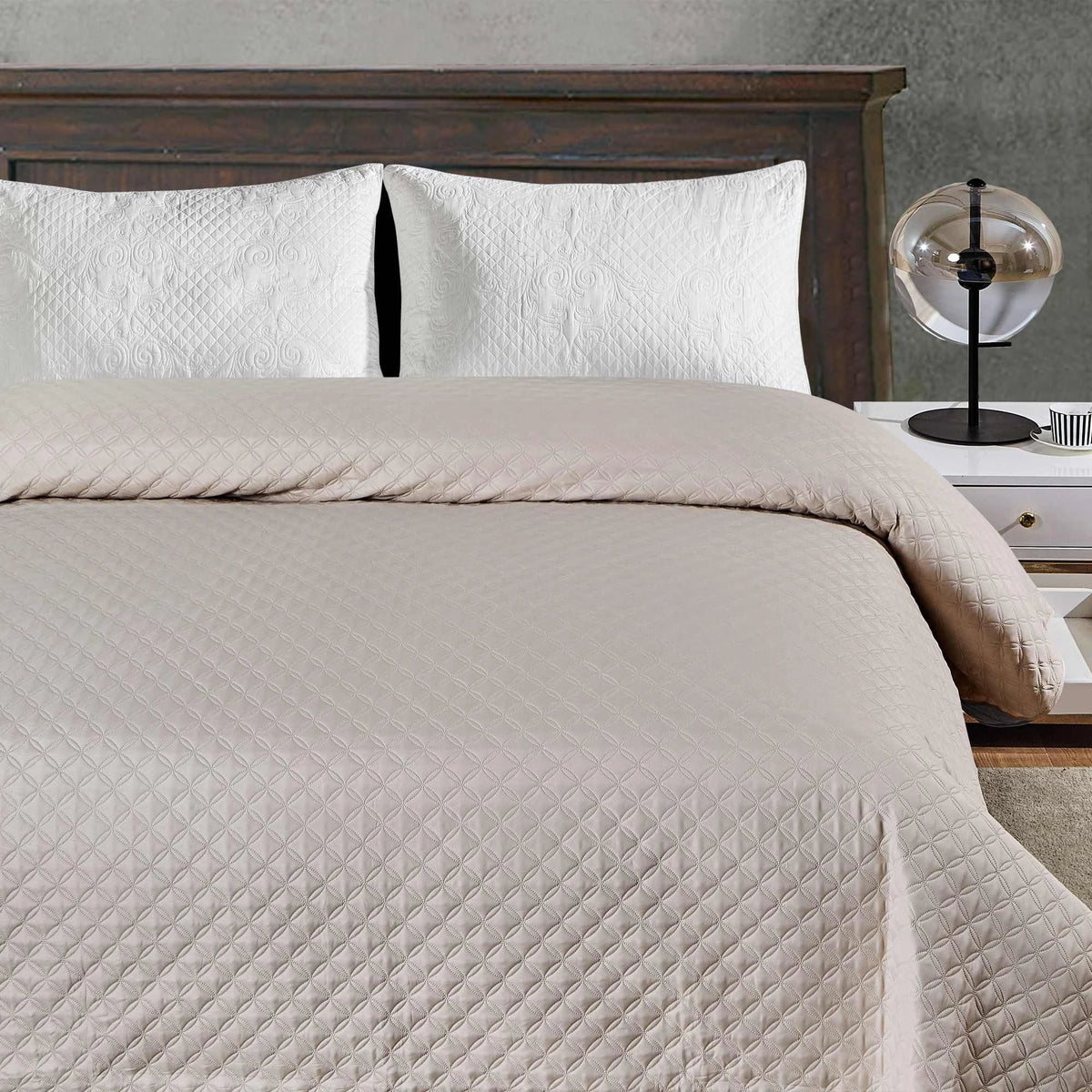 Free Light Beige Plain textured bedspread Image