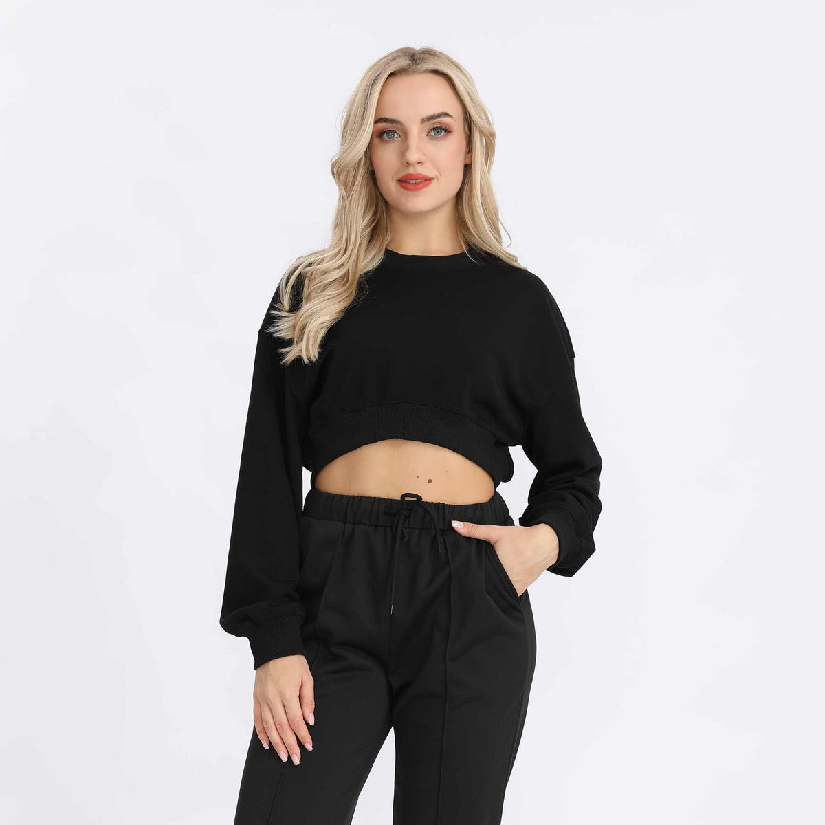 هودي سادة بجيوب للنساء