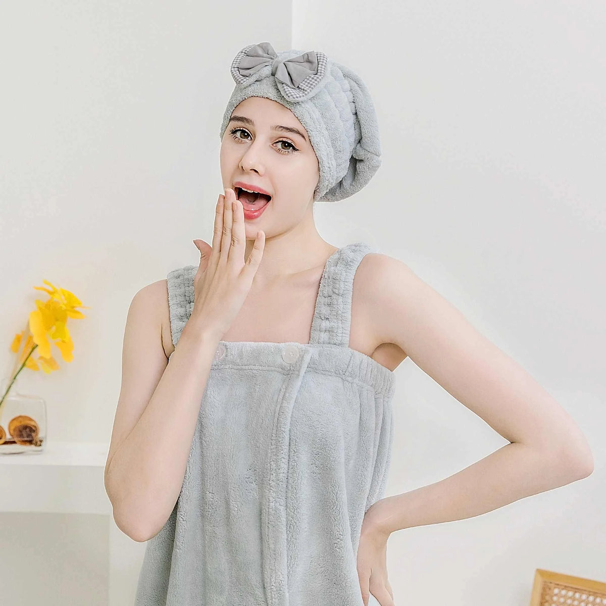 طقم منشفة جسم بتصميم ملفوف مع منشفة شعر للنساء