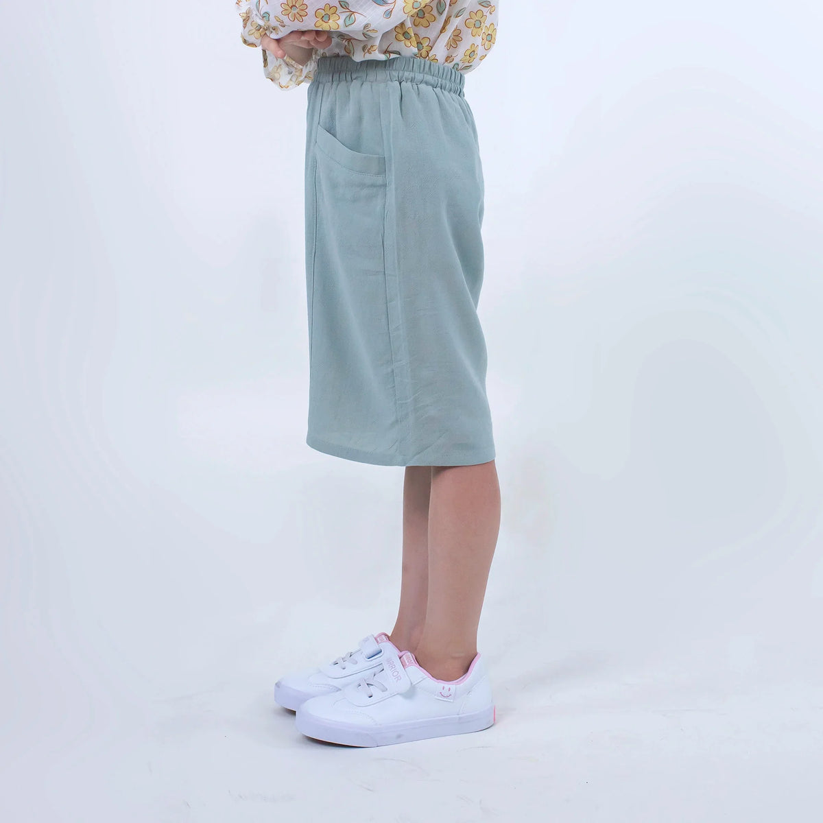 Plain Linen Shorts for Girls Image