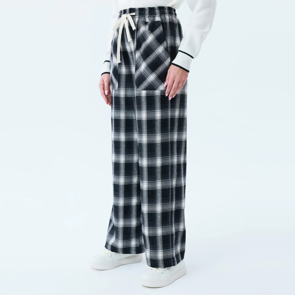 Checked Pants for Women Image