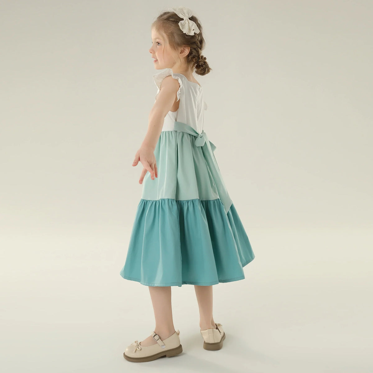 فستان بأكمام واسعة وألوان متداخلة للبنات