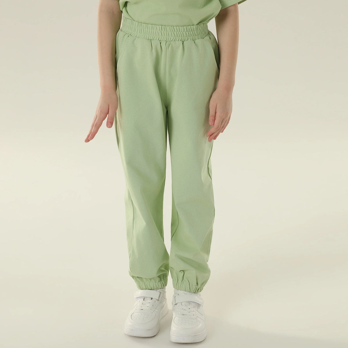 بنطال رياضي مزين بطباعة للبنات