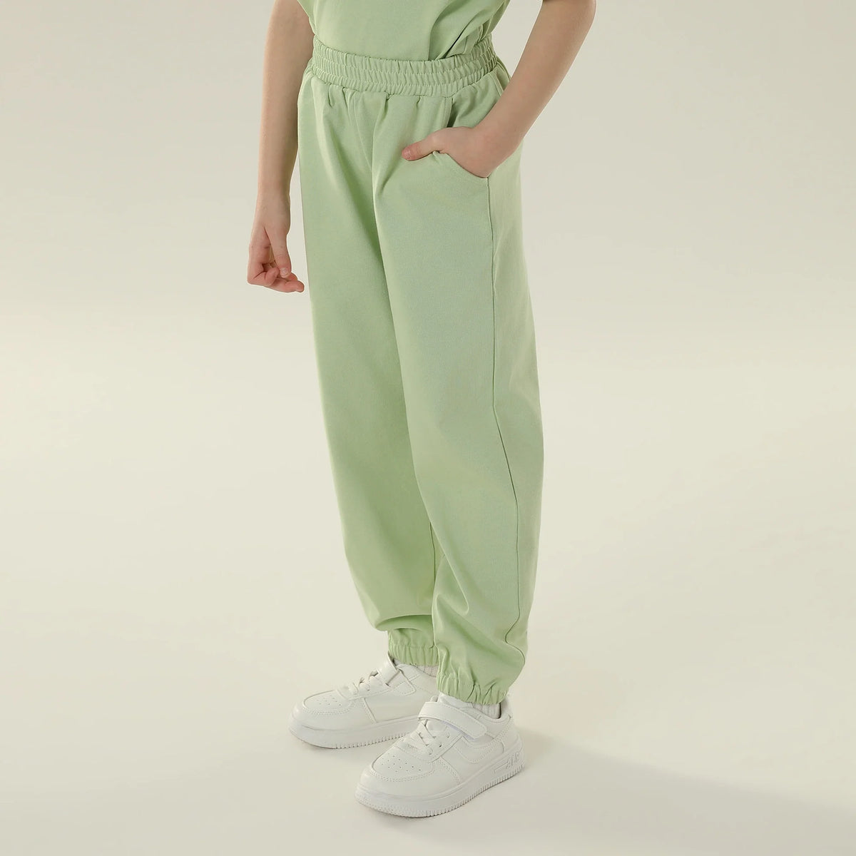 بنطال رياضي مزين بطباعة للبنات