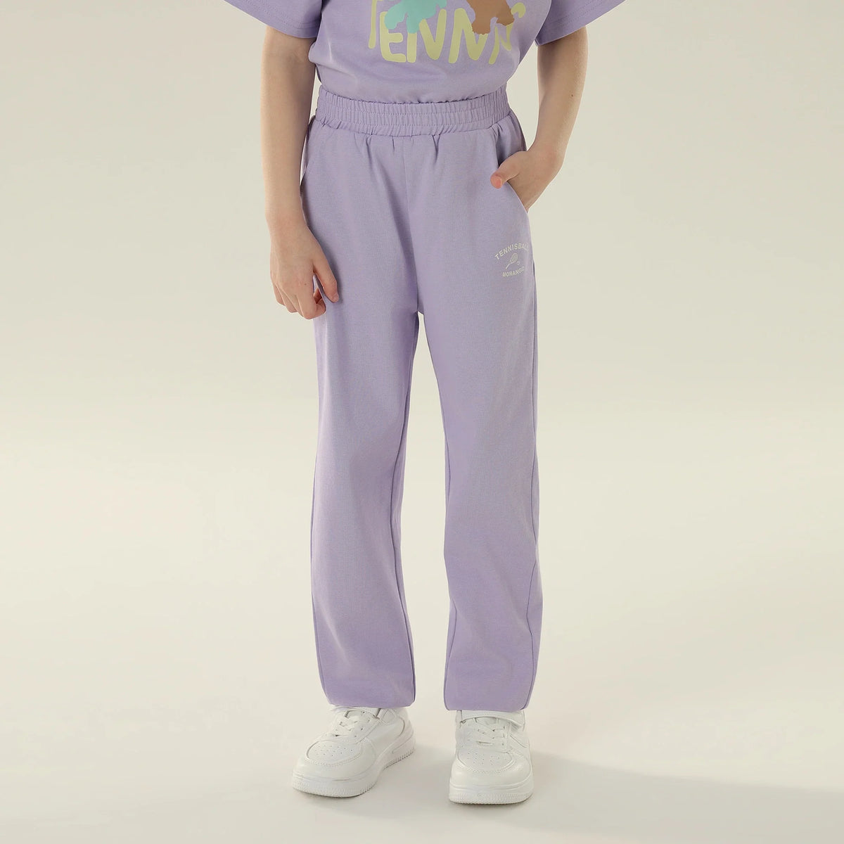 بنطال اساسي رياضي مزين بطباعة للبنات