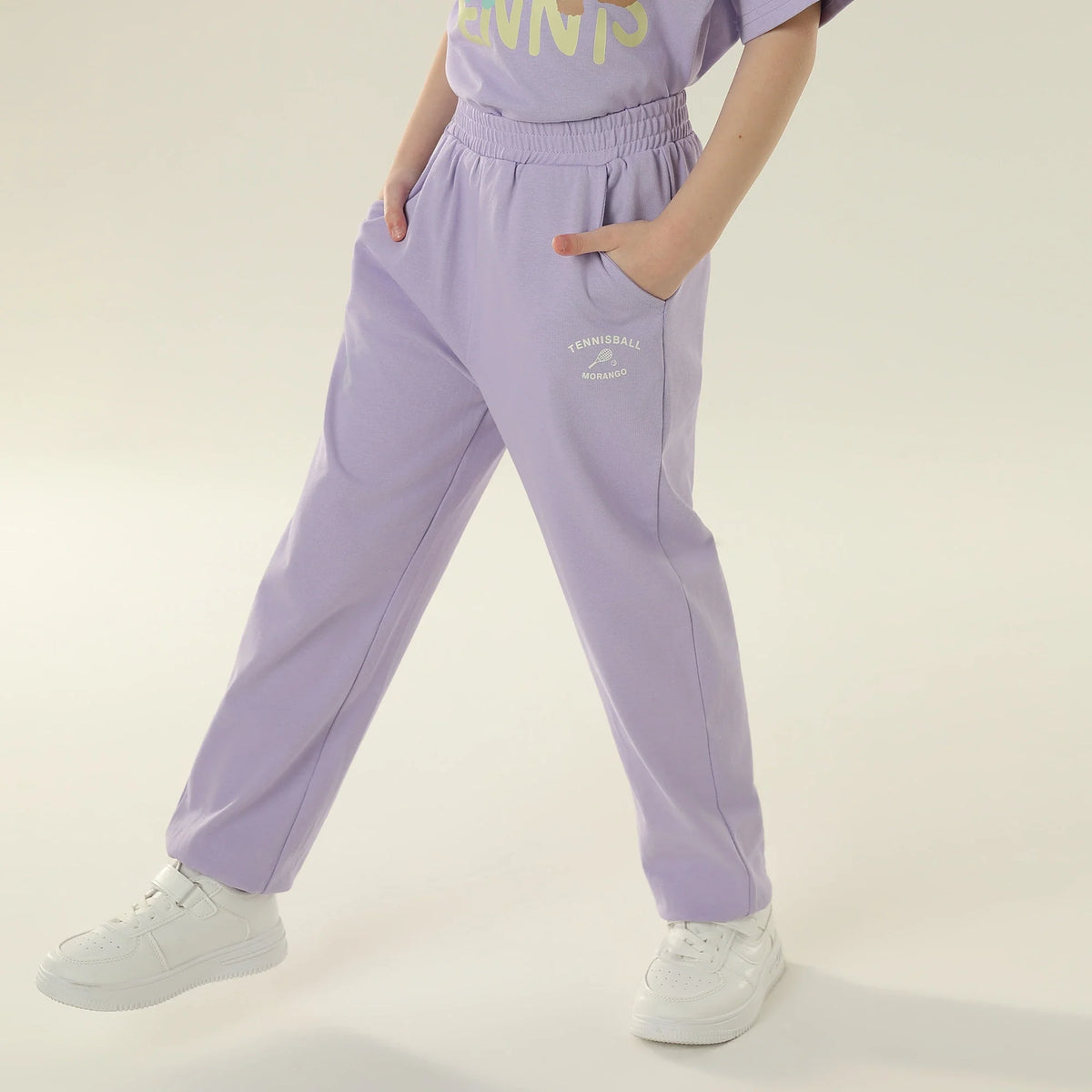 بنطال اساسي رياضي مزين بطباعة للبنات