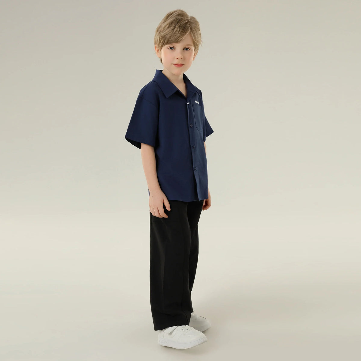 قميص مطرز بأكمام طويلة بتصميم عصري للأولاد