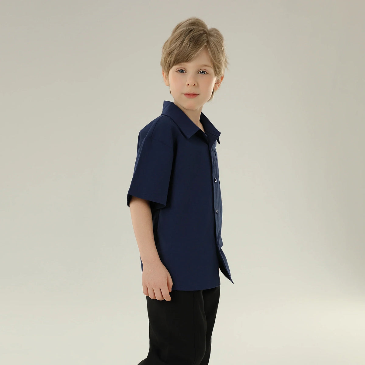 قميص مطرز بأكمام طويلة بتصميم عصري للأولاد