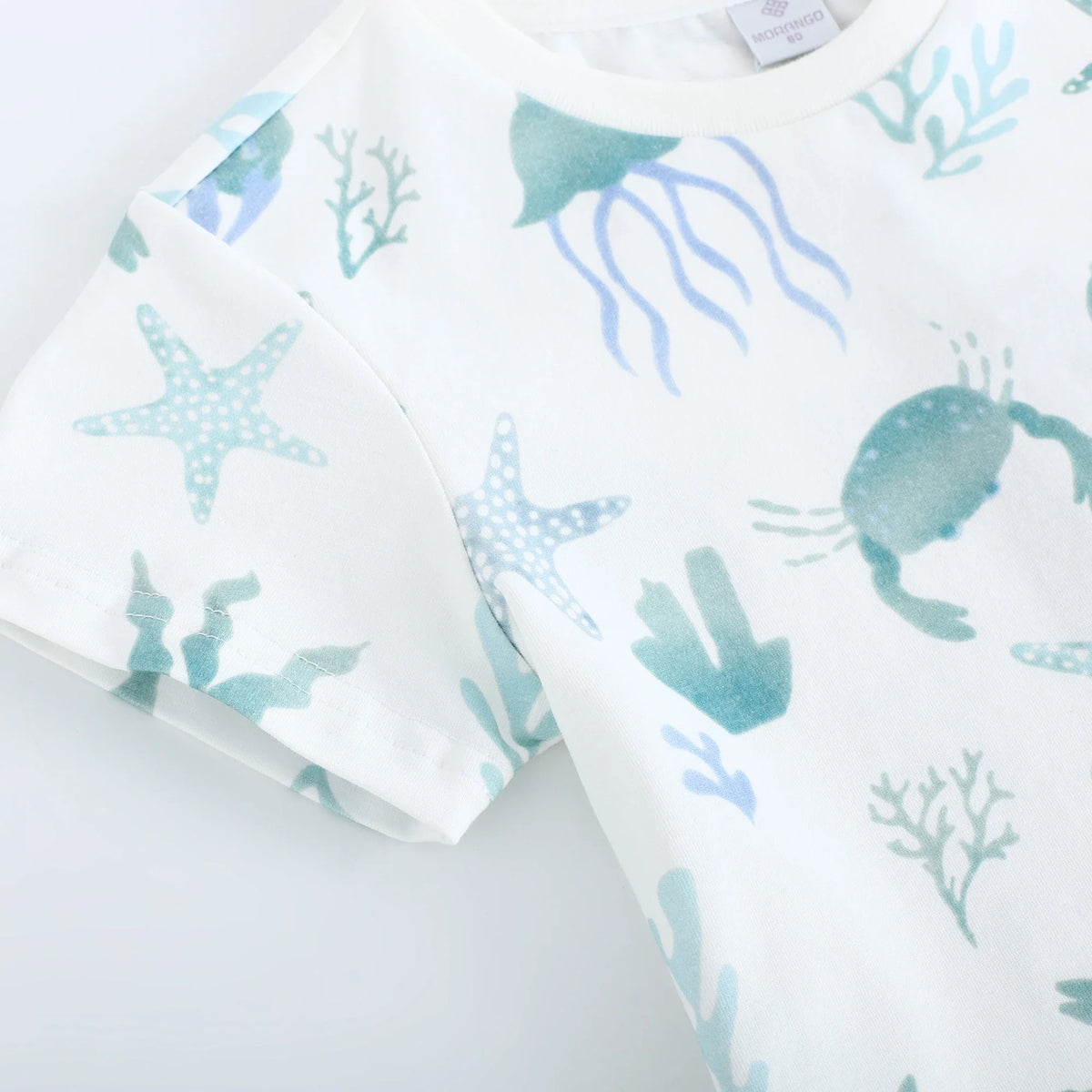 تيشيرت مزين بطباعة للأولاد المواليد