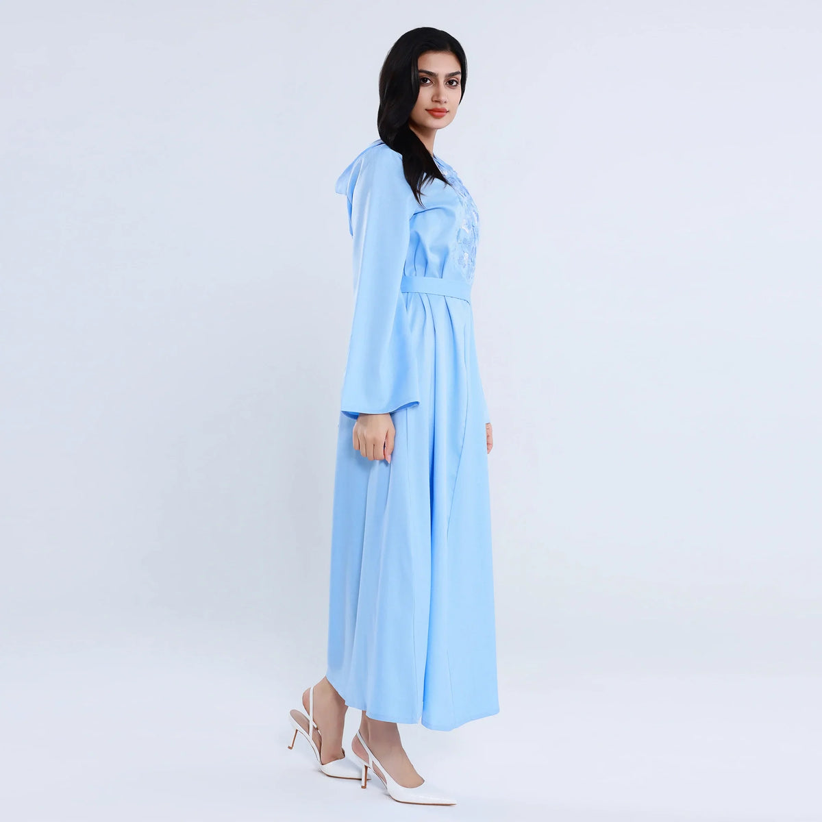 جلابية عصرية مزينة بنمط الزهور للنساء