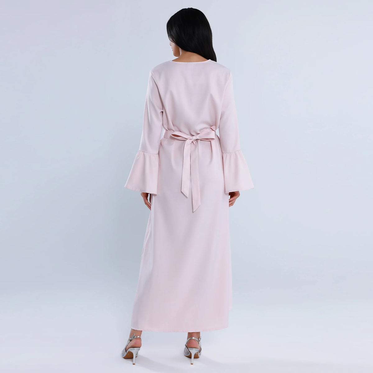 جلابية عصرية مزينة بنمط الزهور للنساء