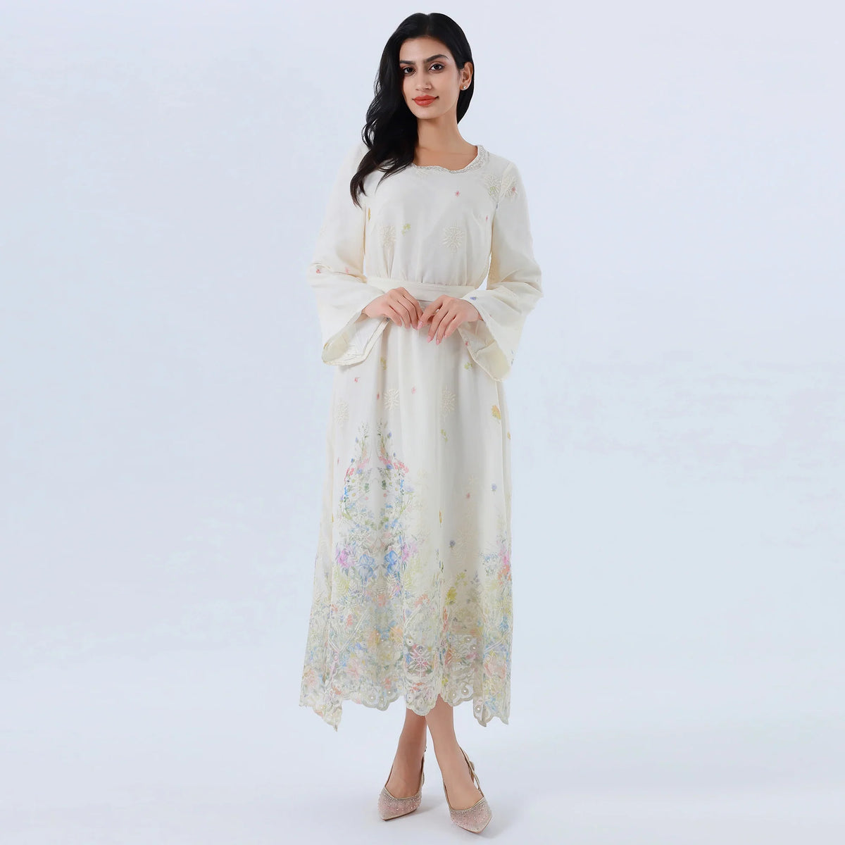 جلابية عصرية مزينة بنمط الزهور للنساء