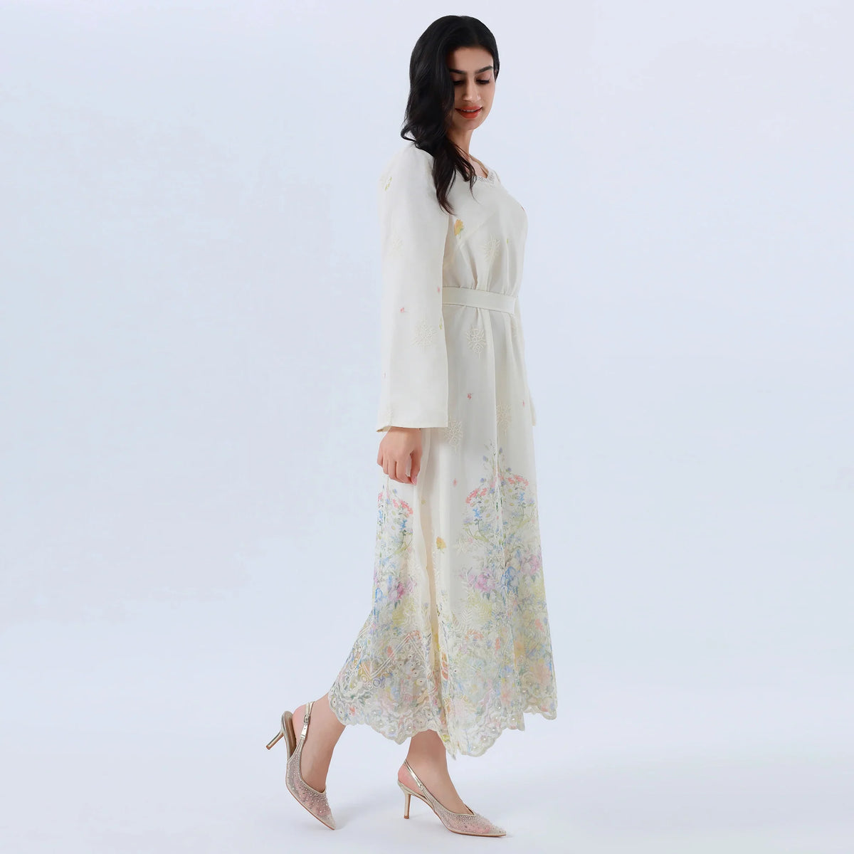 جلابية عصرية مزينة بنمط الزهور للنساء