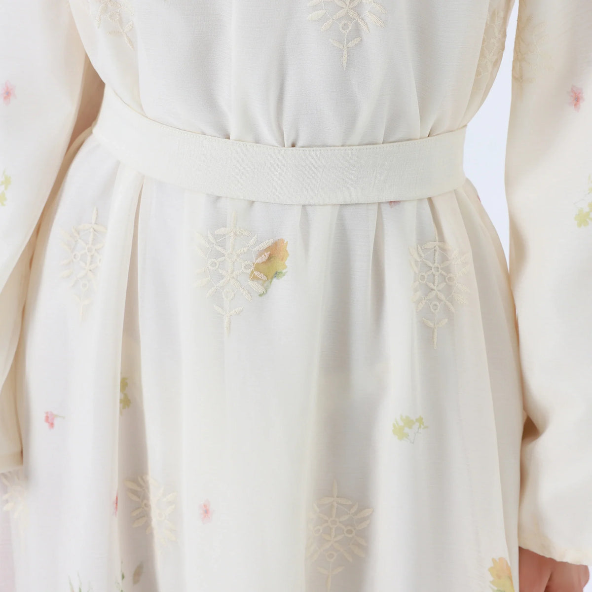 جلابية عصرية مزينة بنمط الزهور للنساء