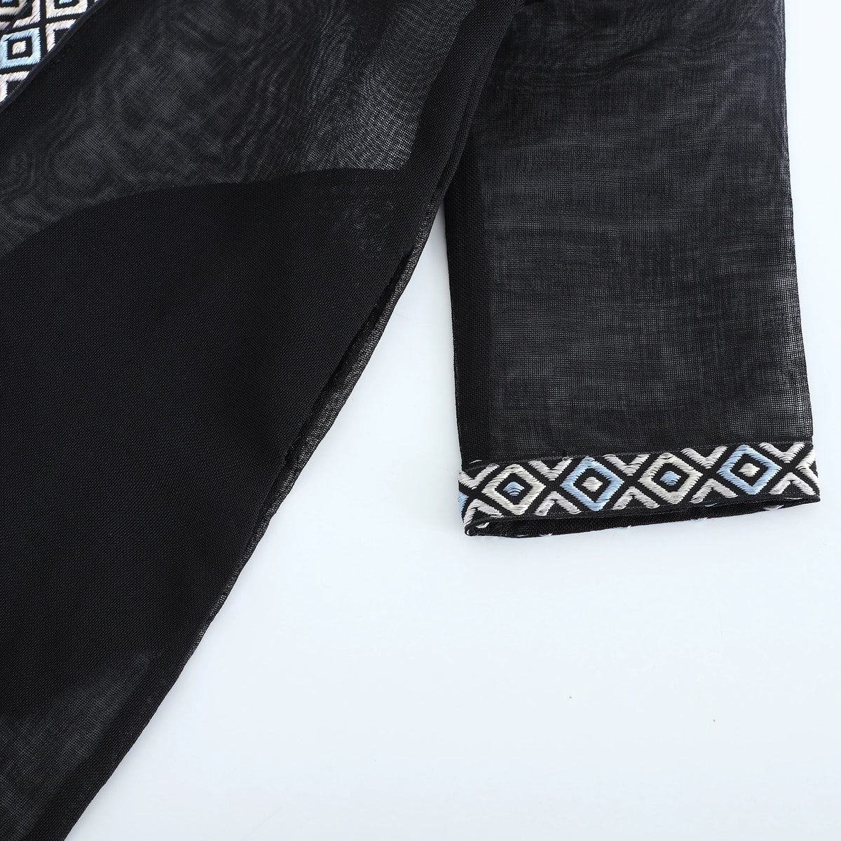 ثوب عصري للأولاد المواليد