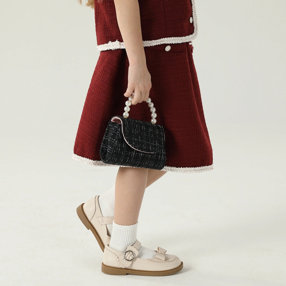 تنورة مطرزة للبنات