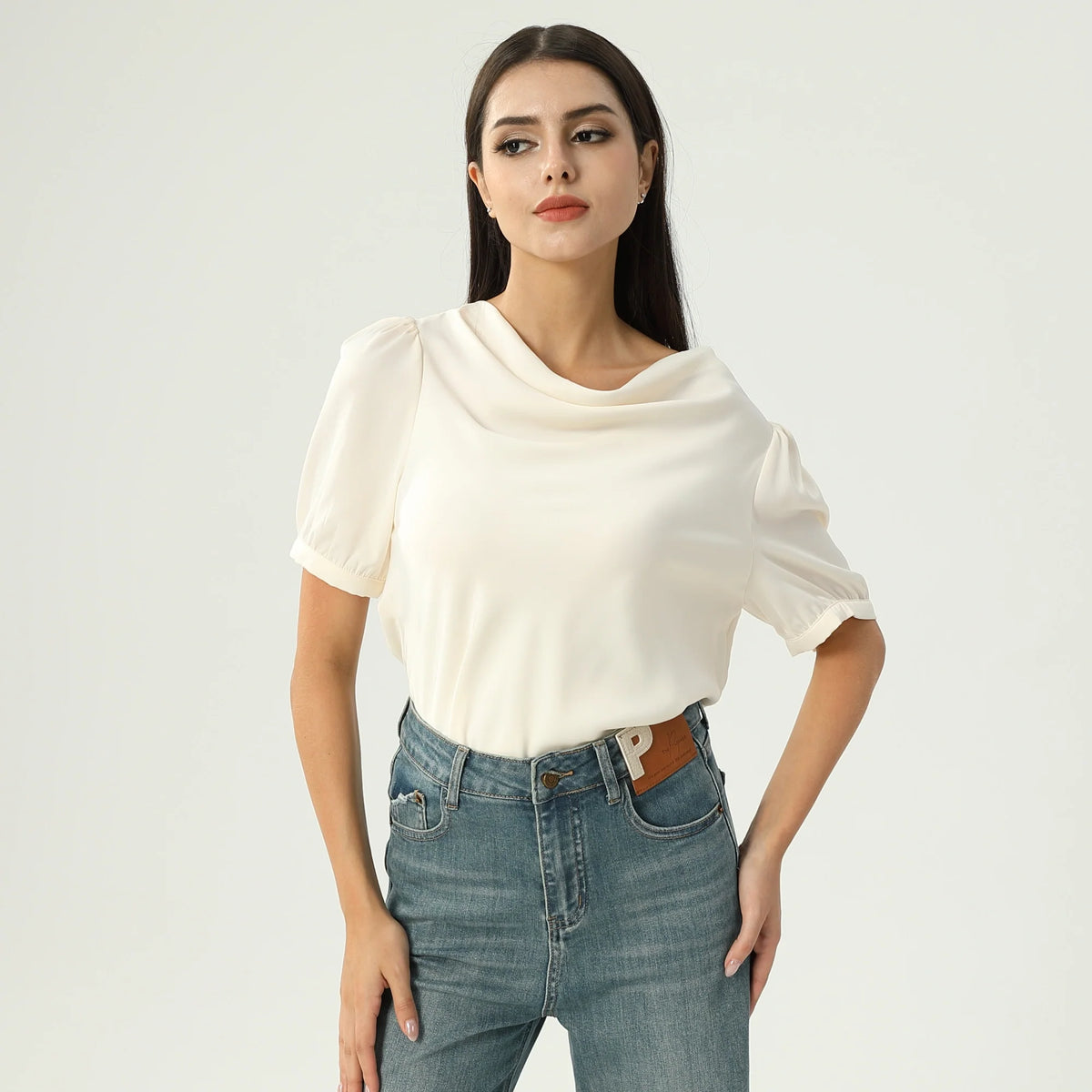 بلوزة ساده عصرية للنساء