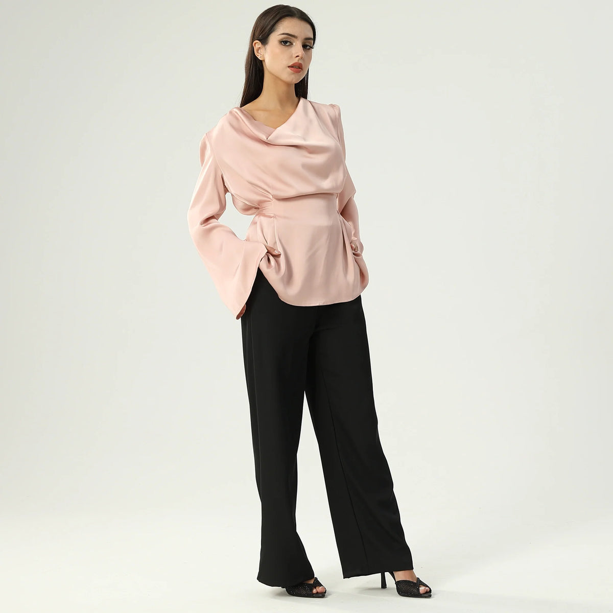 بلوزة ساده عصرية للنساء