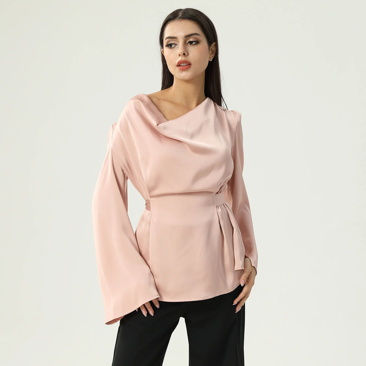 بلوزة ساده عصرية للنساء